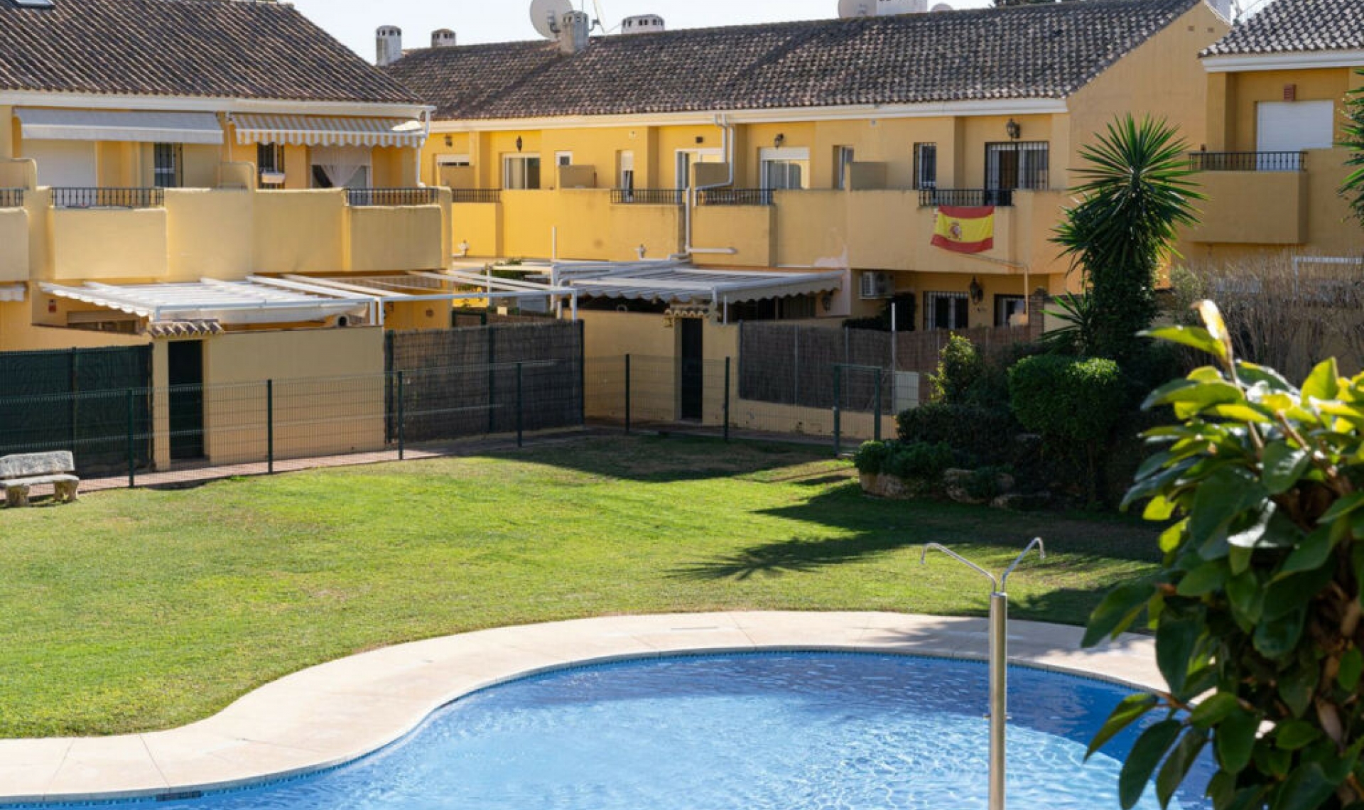Resale - House -
Estepona
