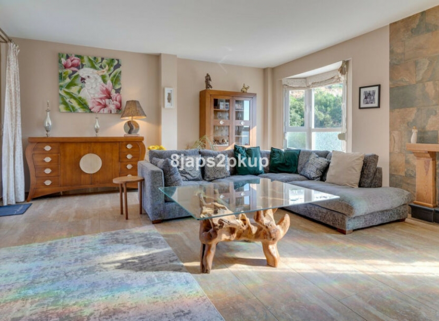 Resale - House -
Estepona
