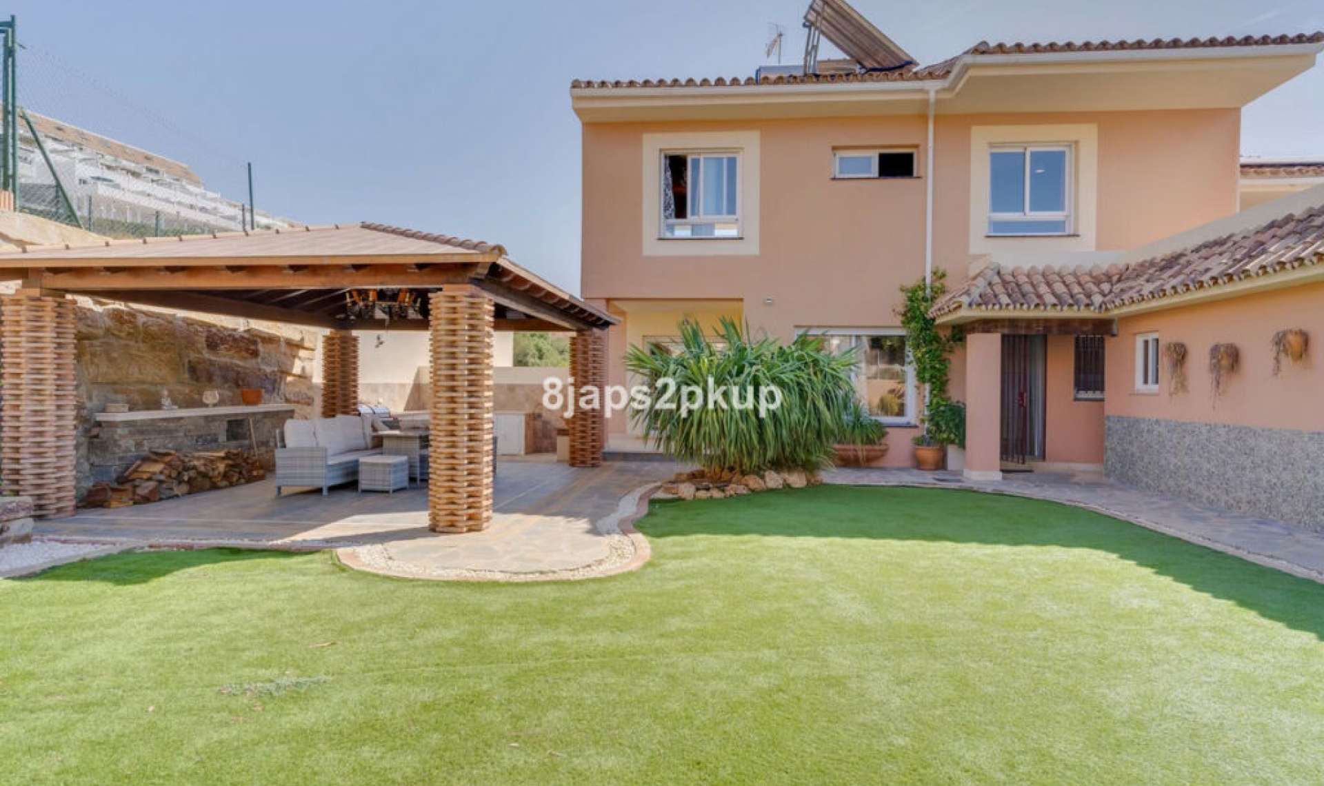 Resale - House -
Estepona