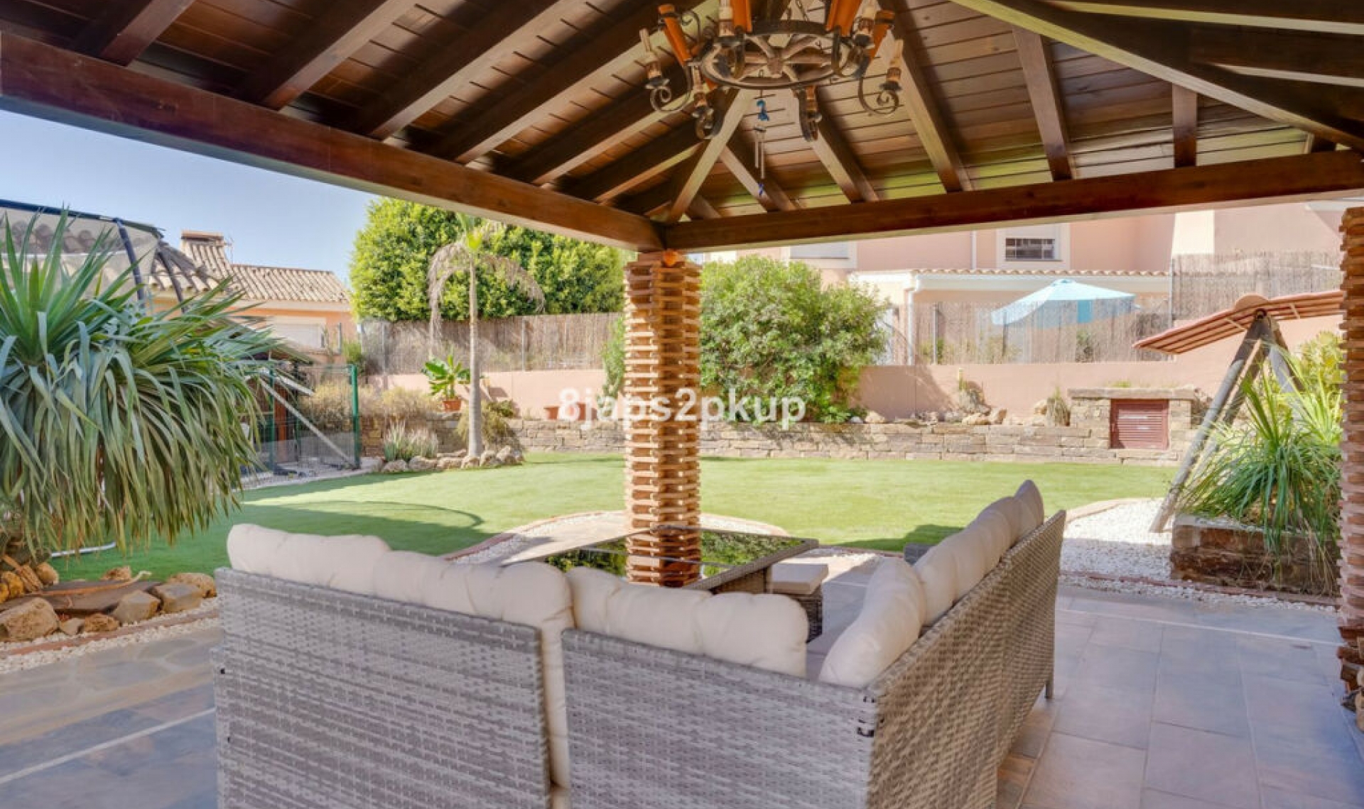 Resale - House -
Estepona