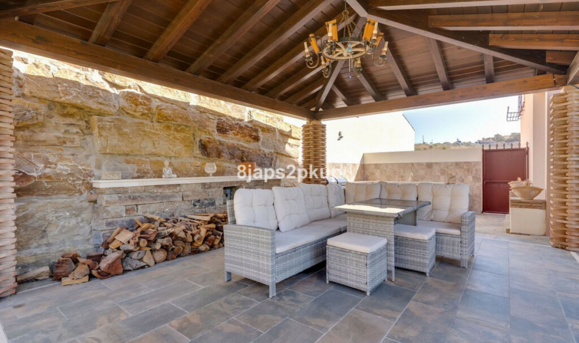 Resale - House -
Estepona