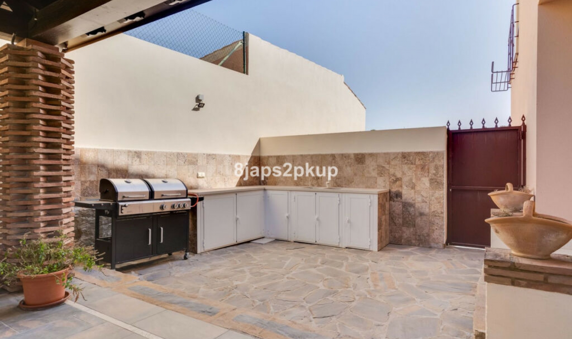 Resale - House -
Estepona