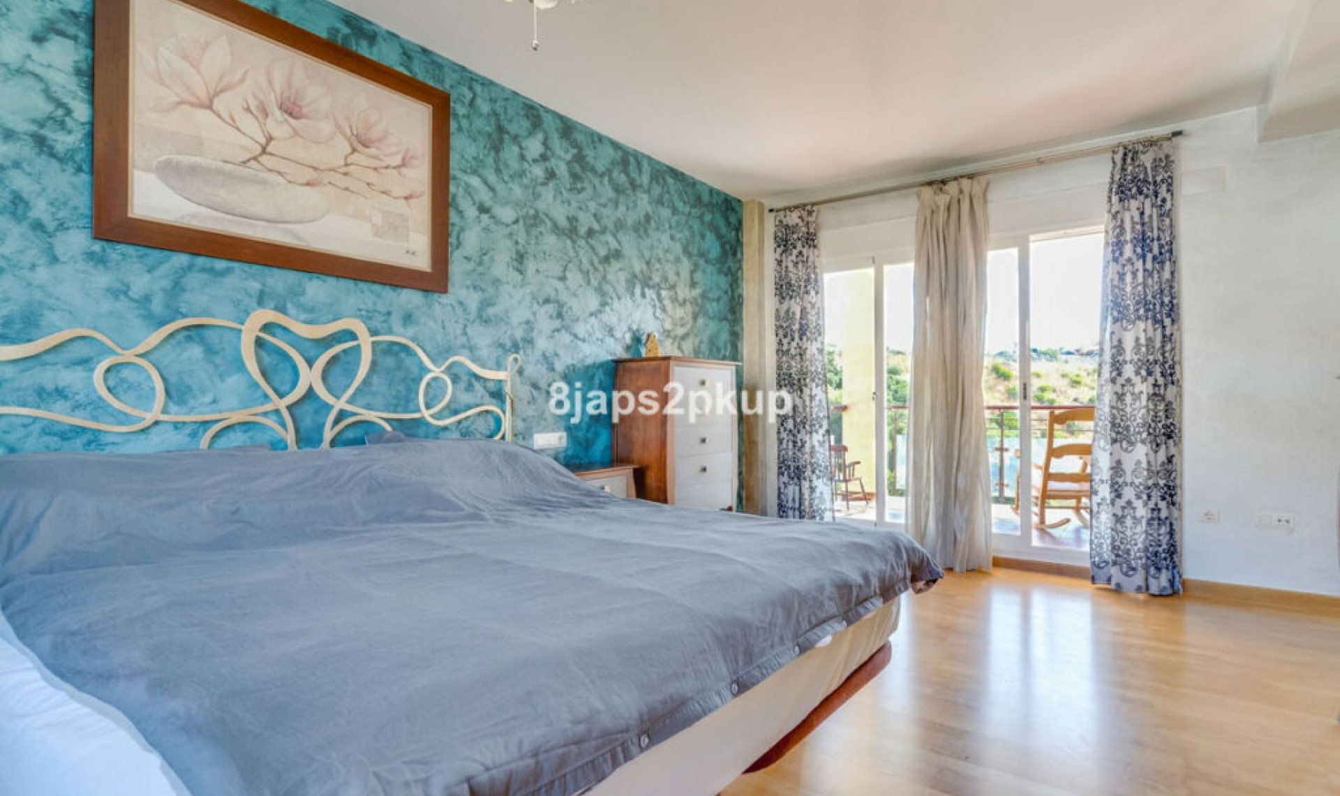 Resale - House -
Estepona