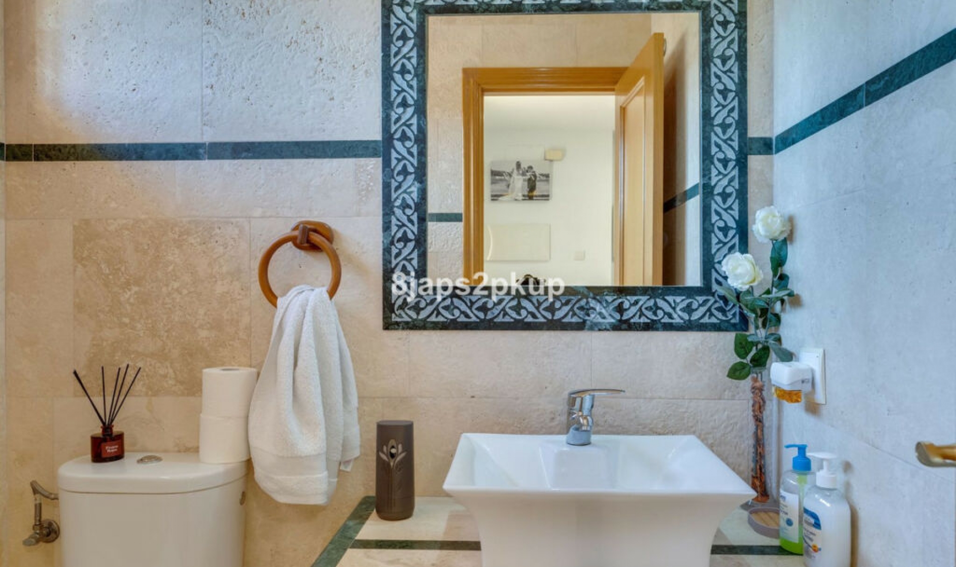 Resale - House -
Estepona