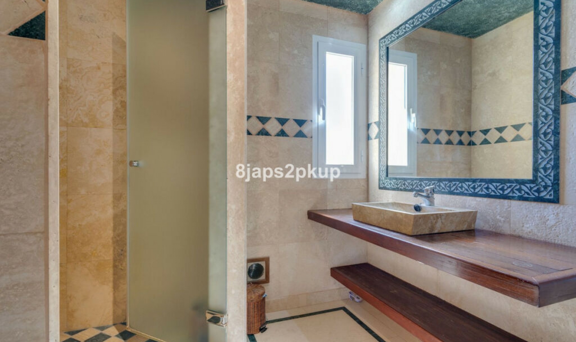Resale - House -
Estepona