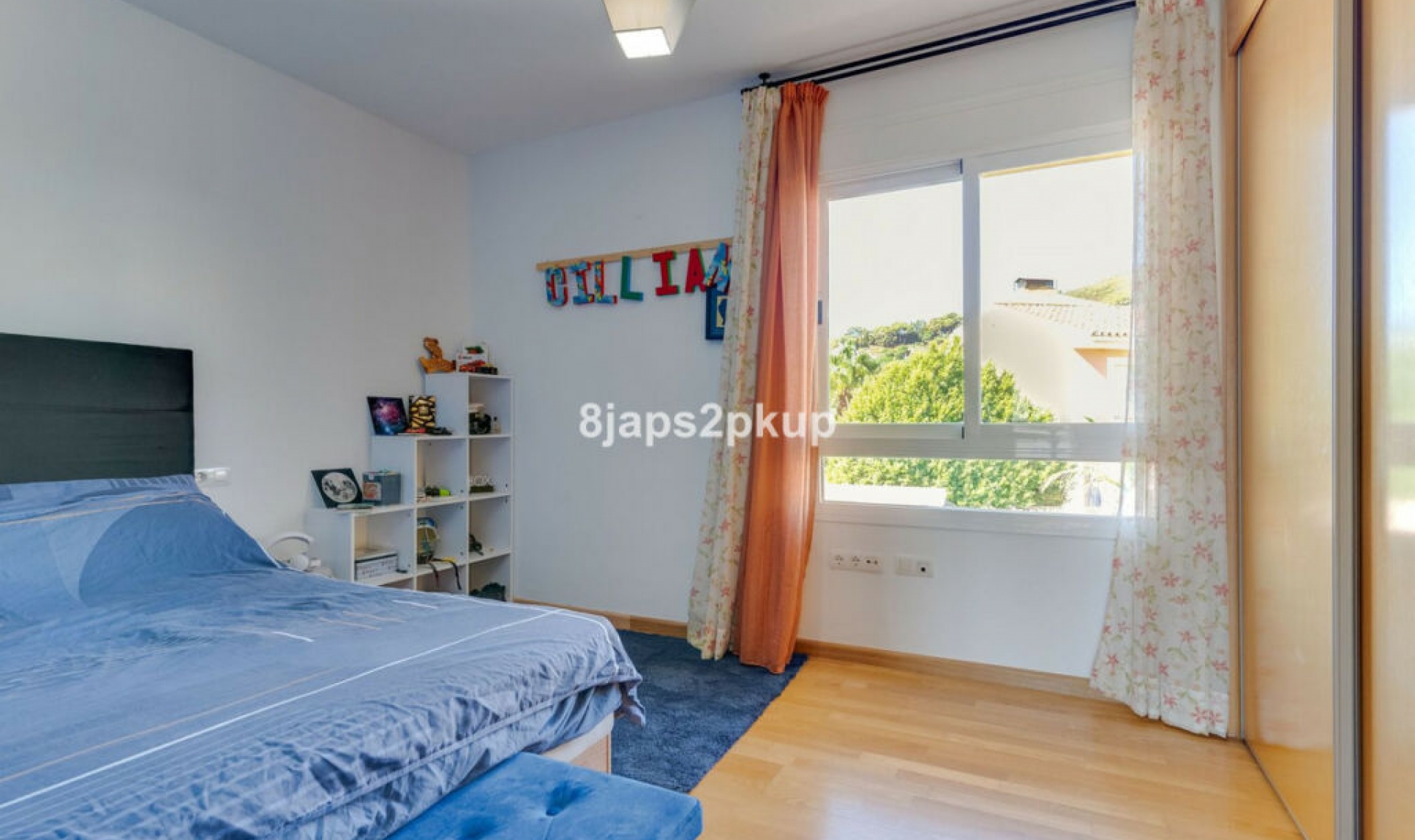 Resale - House -
Estepona