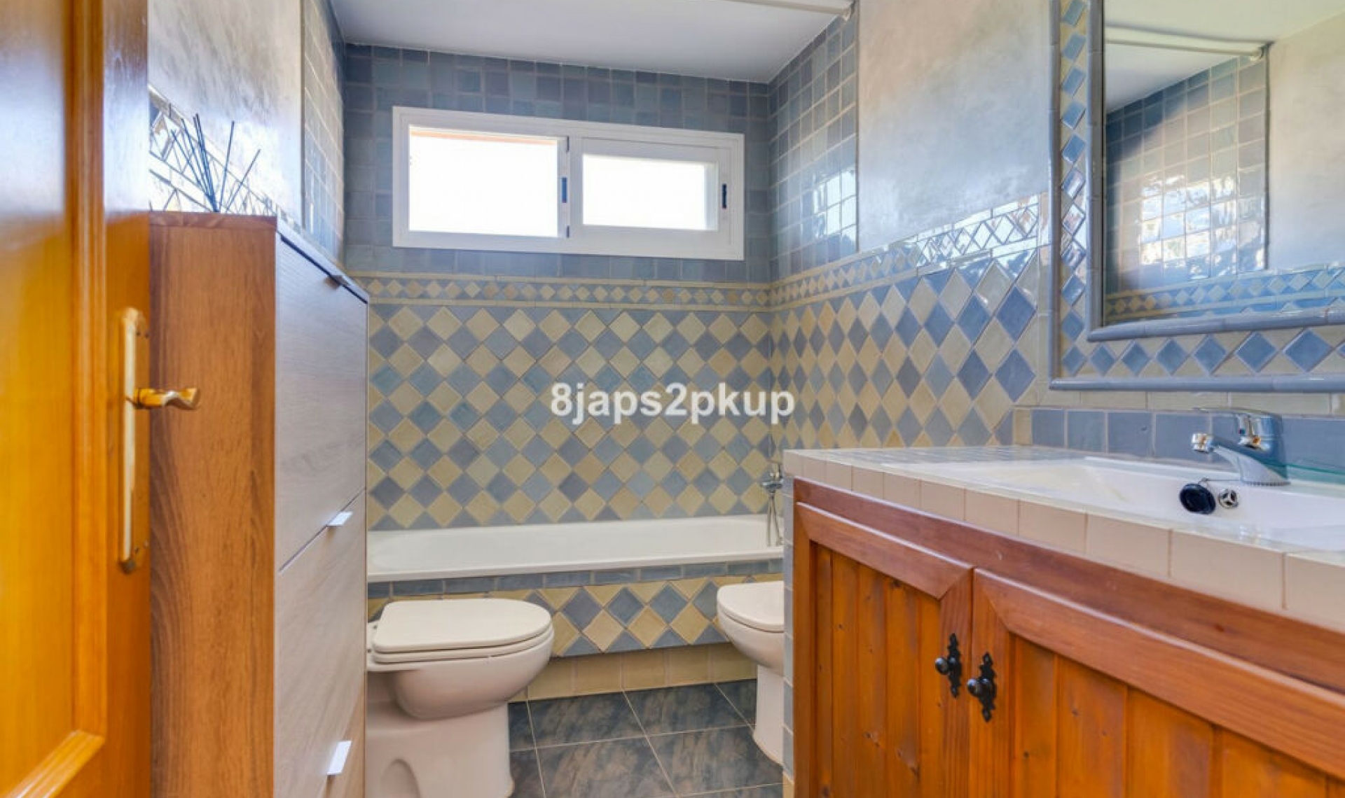 Resale - House -
Estepona