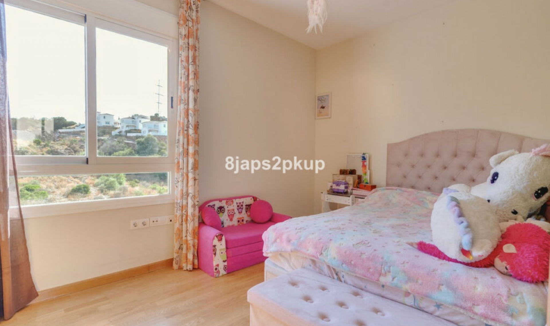 Resale - House -
Estepona
