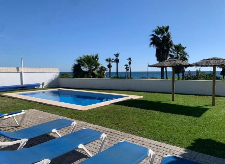 Resale - House -
Estepona