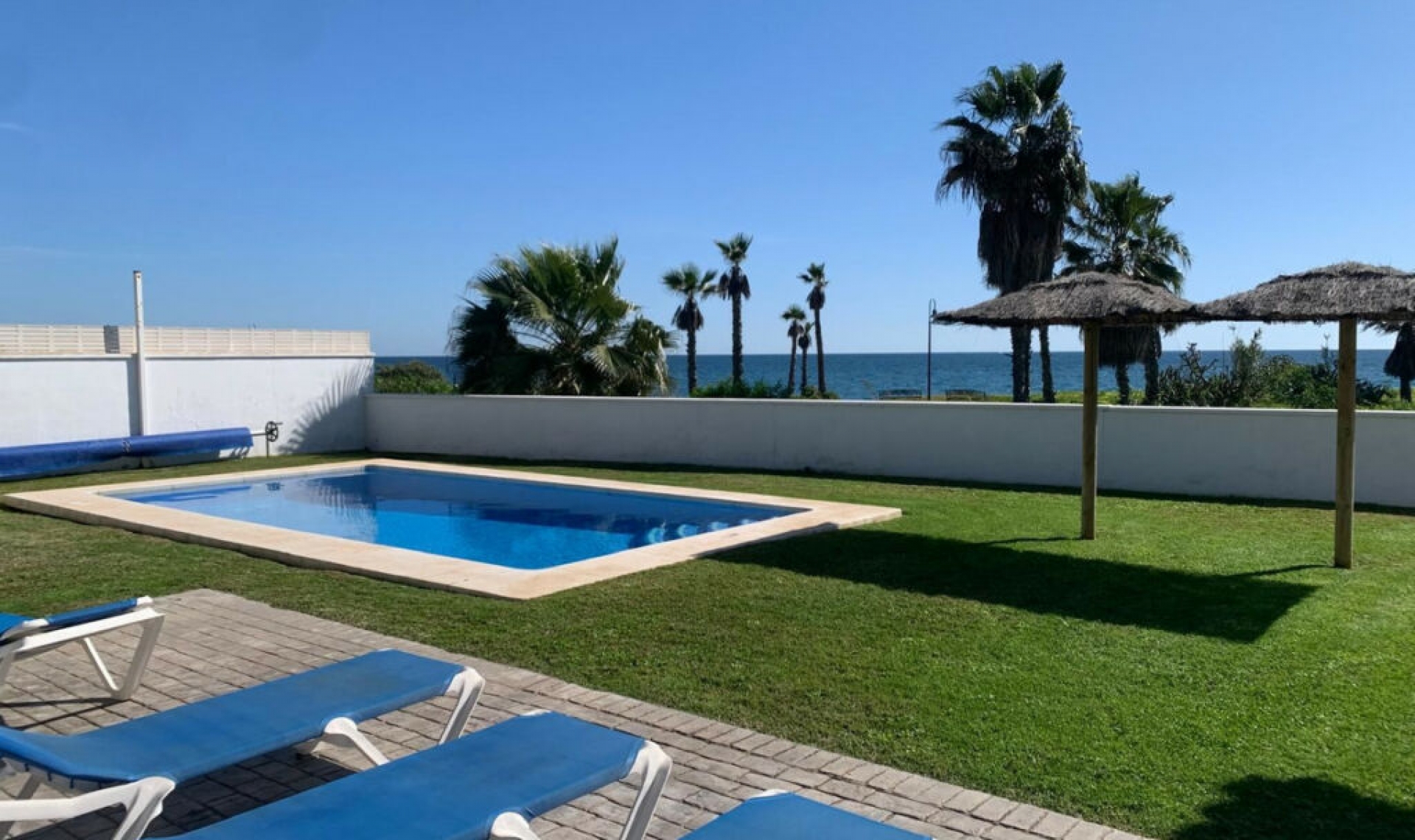 Resale - House -
Estepona