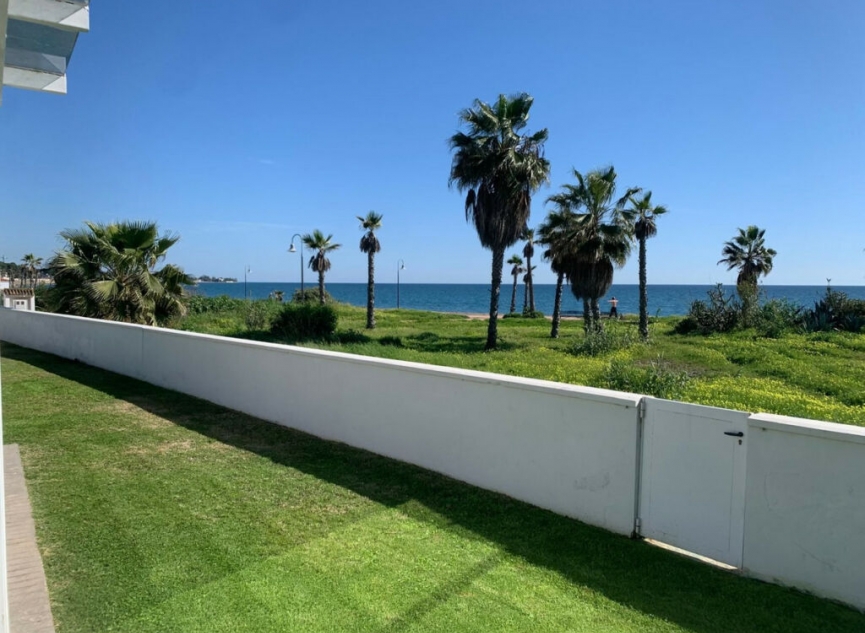 Resale - House -
Estepona