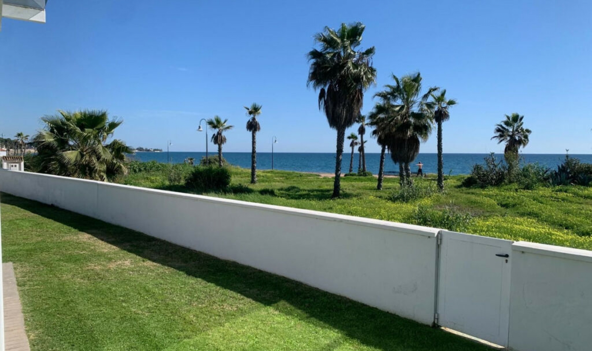 Resale - House -
Estepona