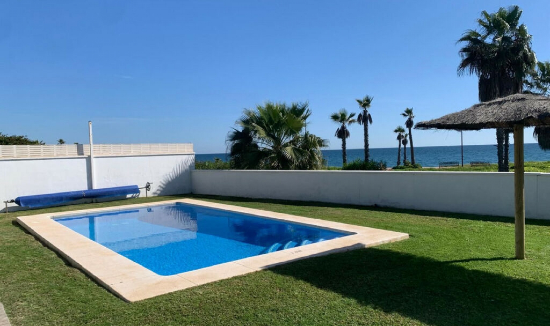 Resale - House -
Estepona
