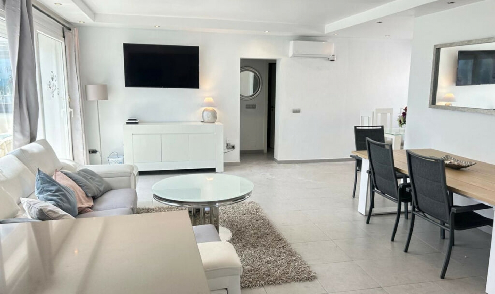 Resale - House -
Estepona