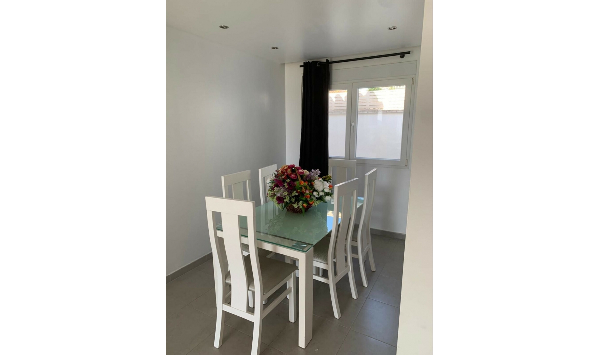 Resale - House -
Estepona