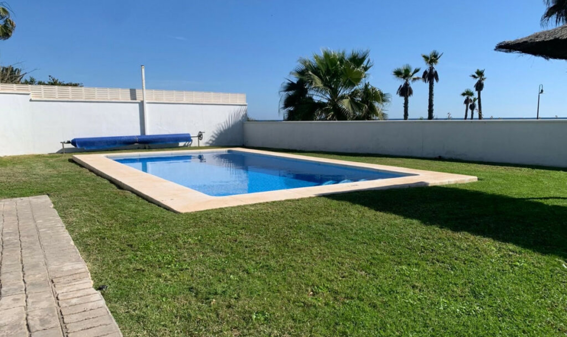 Resale - House -
Estepona