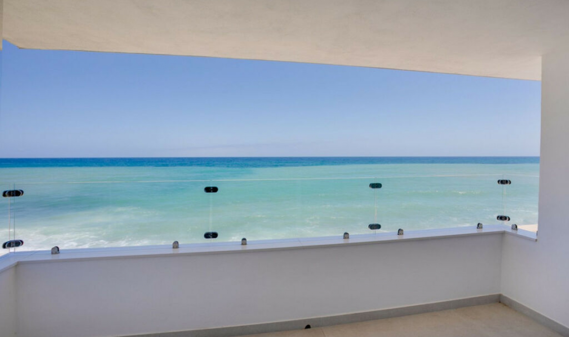 Resale - House -
Estepona