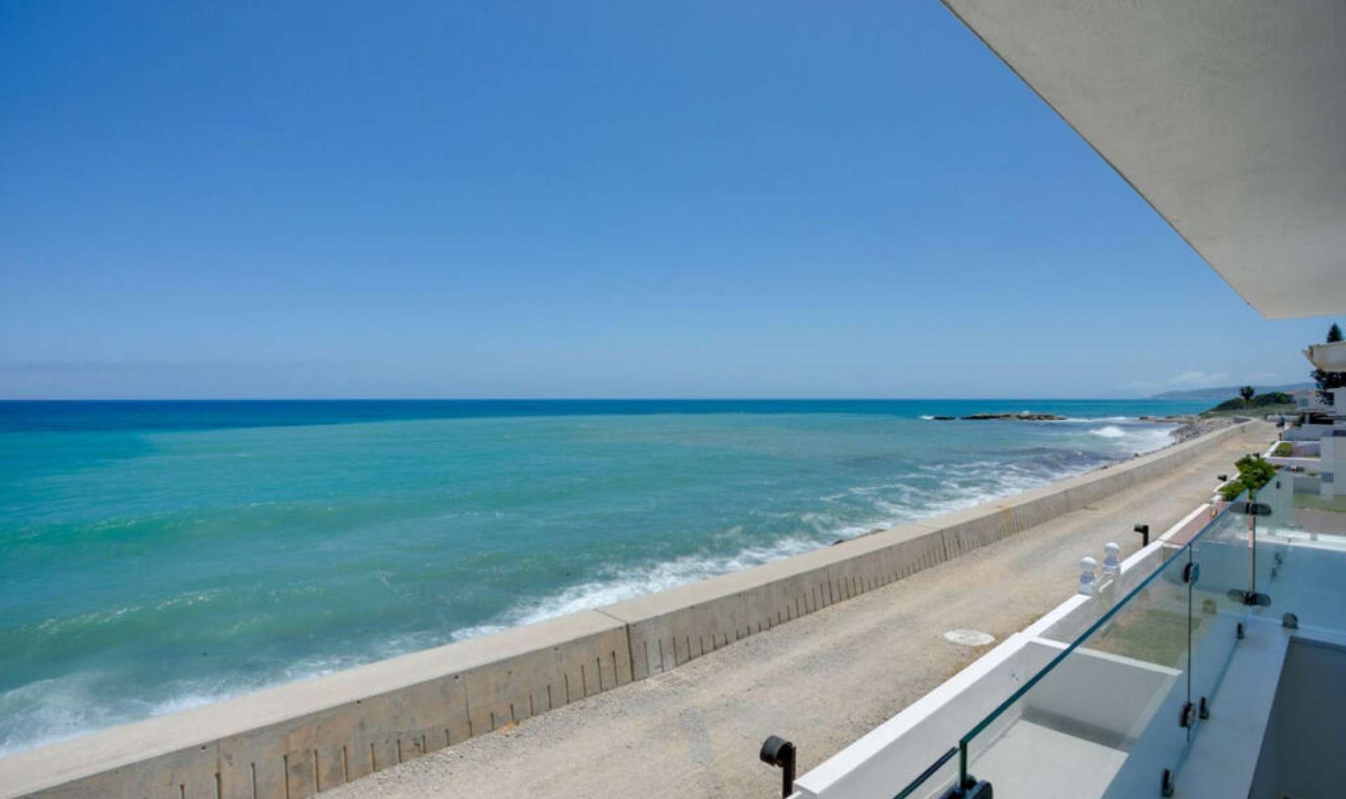 Resale - House -
Estepona