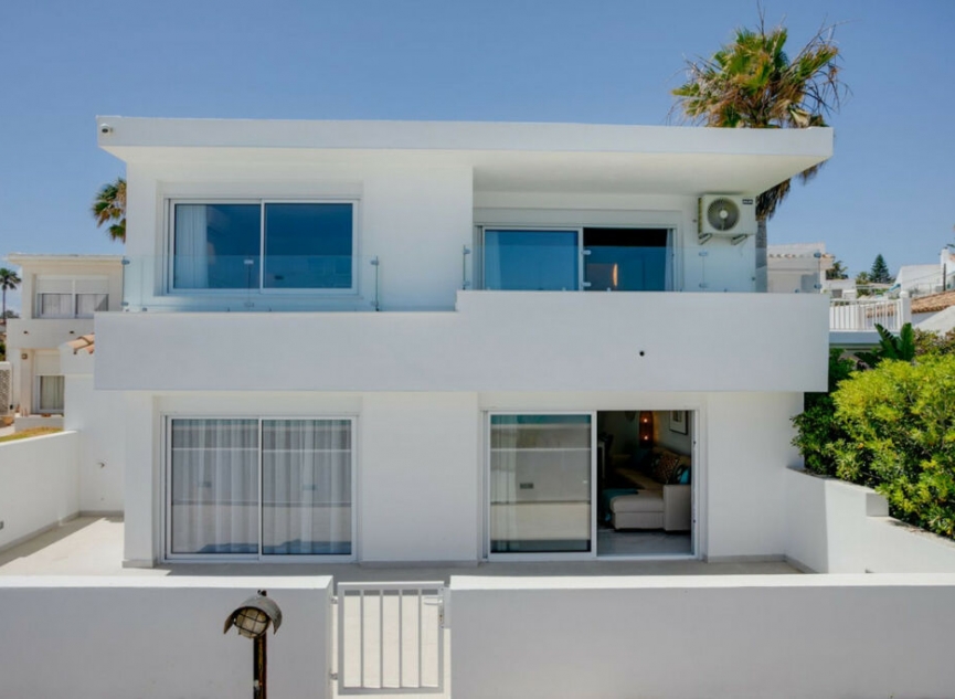Resale - House -
Estepona
