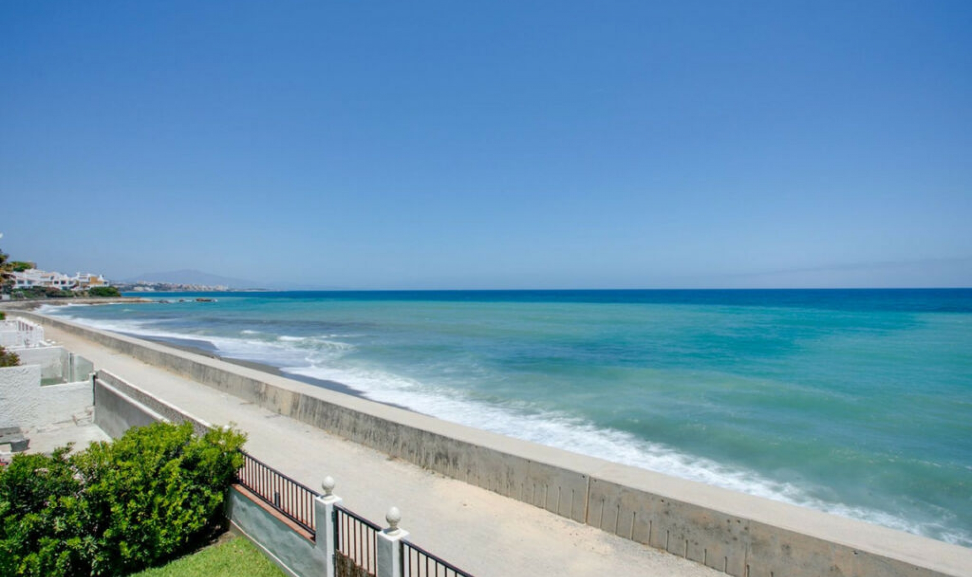 Resale - House -
Estepona
