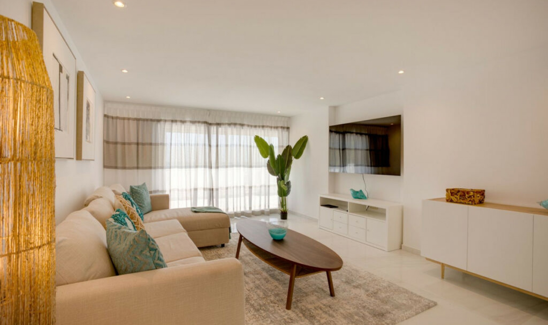 Resale - House -
Estepona