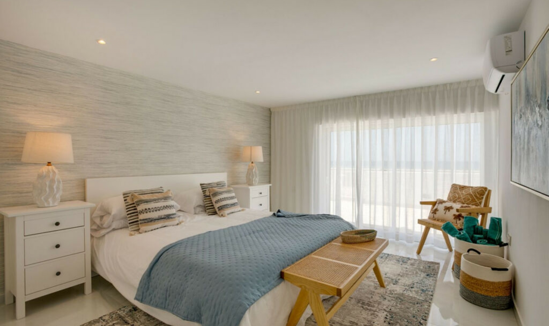 Resale - House -
Estepona