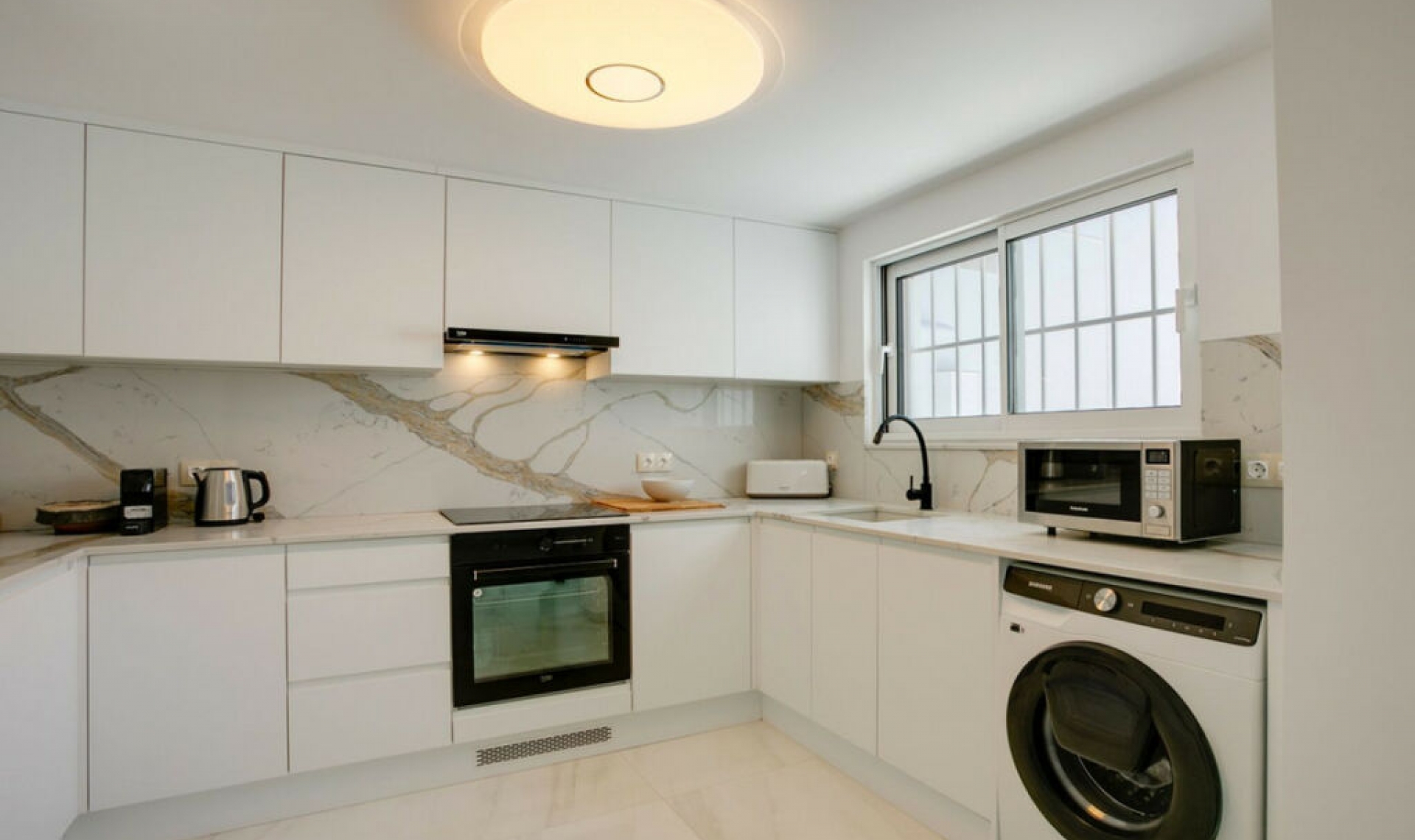 Resale - House -
Estepona