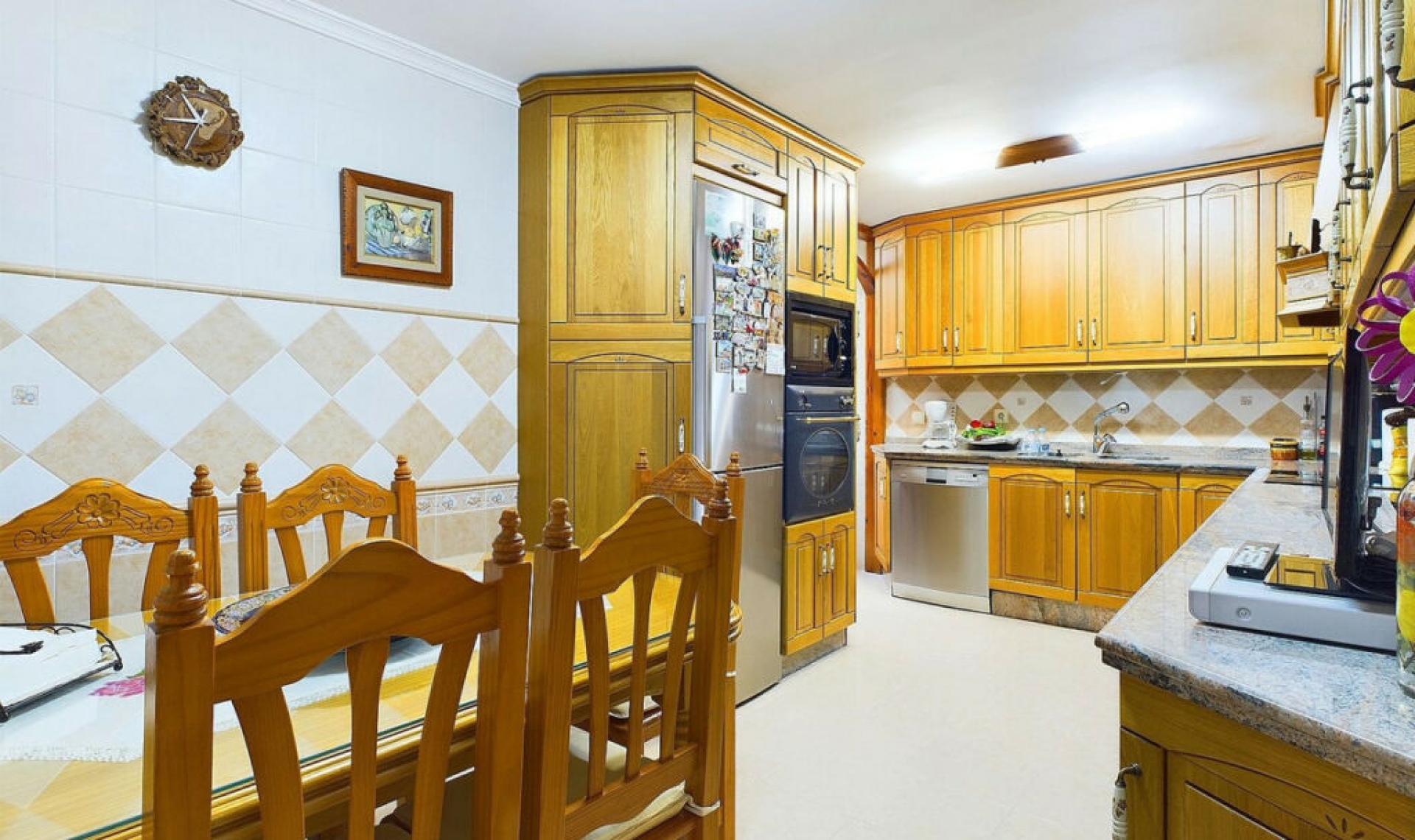 Resale - House -
Estepona