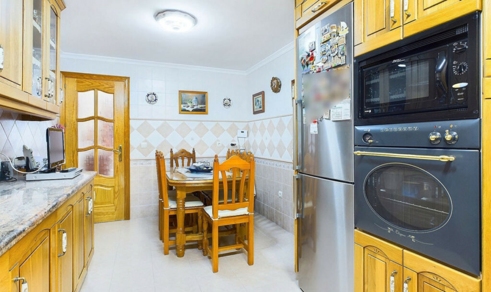 Resale - House -
Estepona