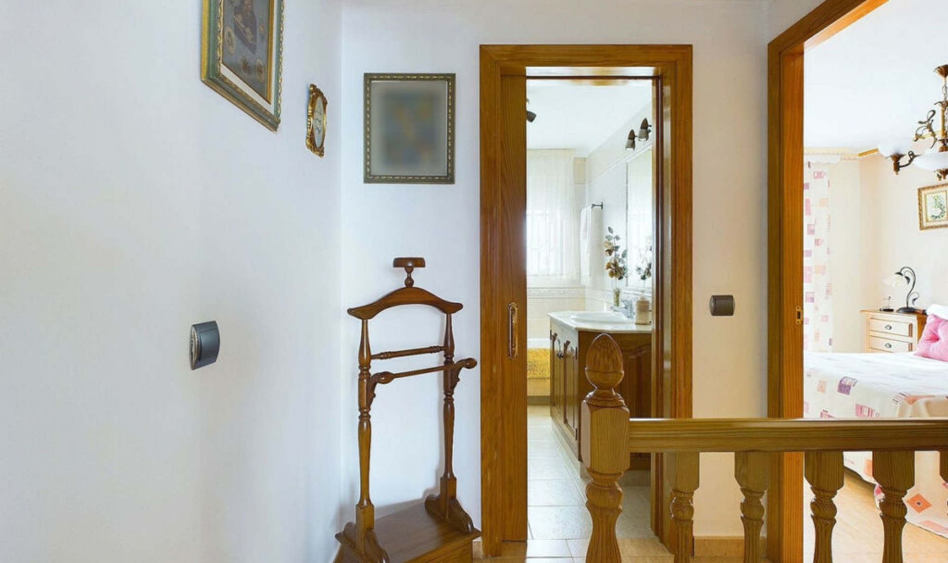 Resale - House -
Estepona