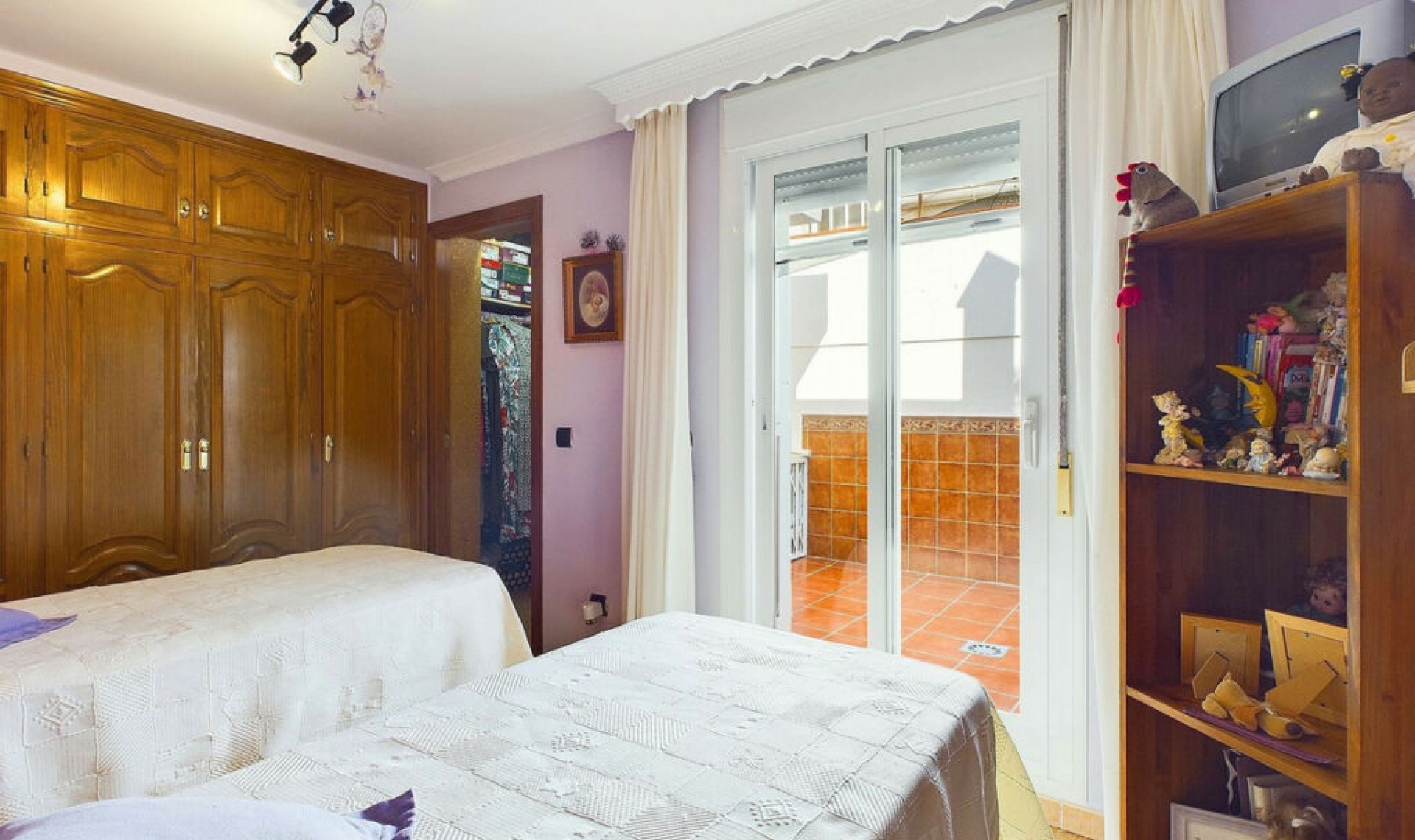 Resale - House -
Estepona