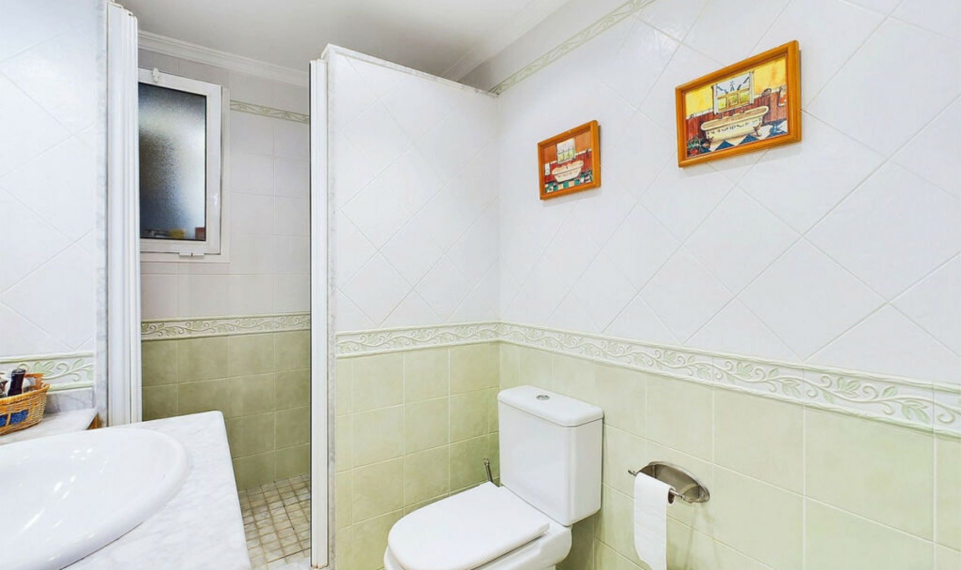 Resale - House -
Estepona