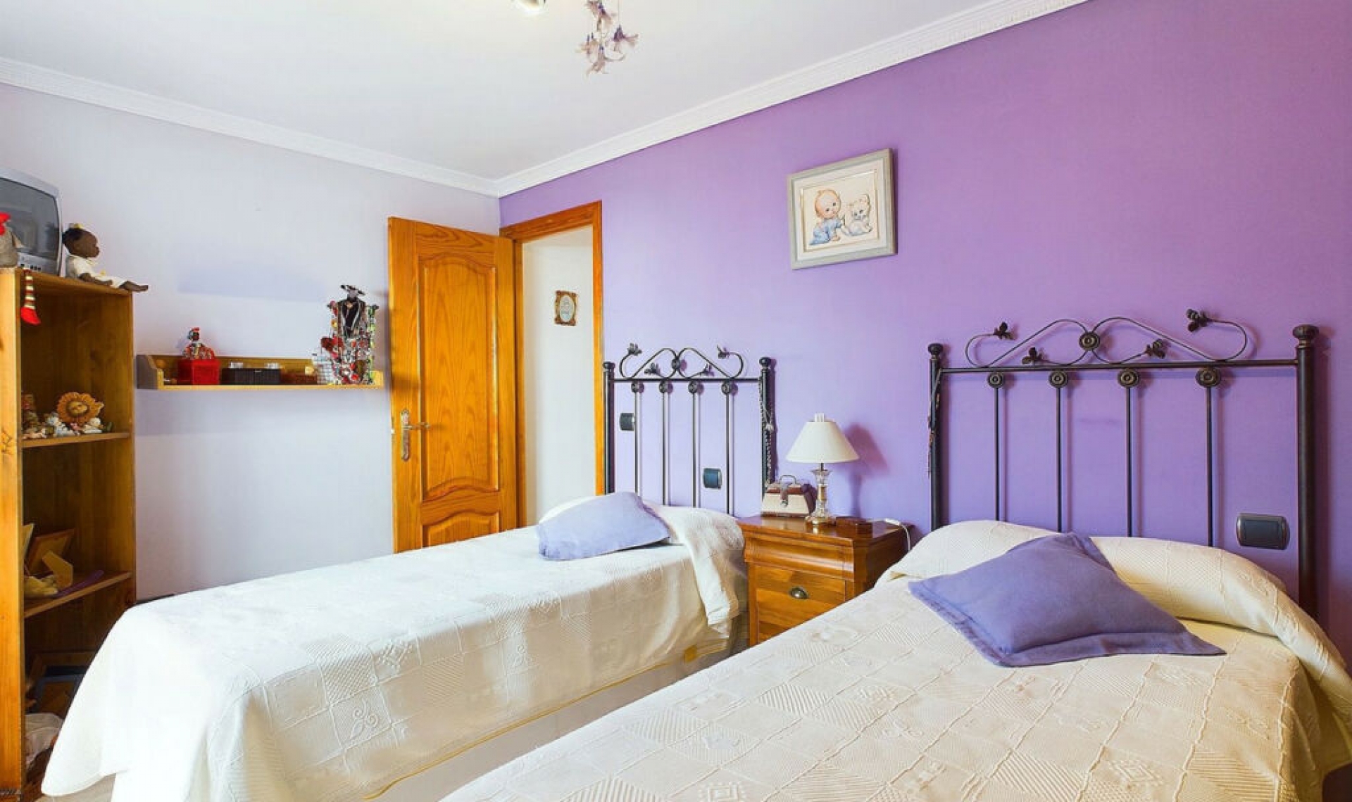 Resale - House -
Estepona