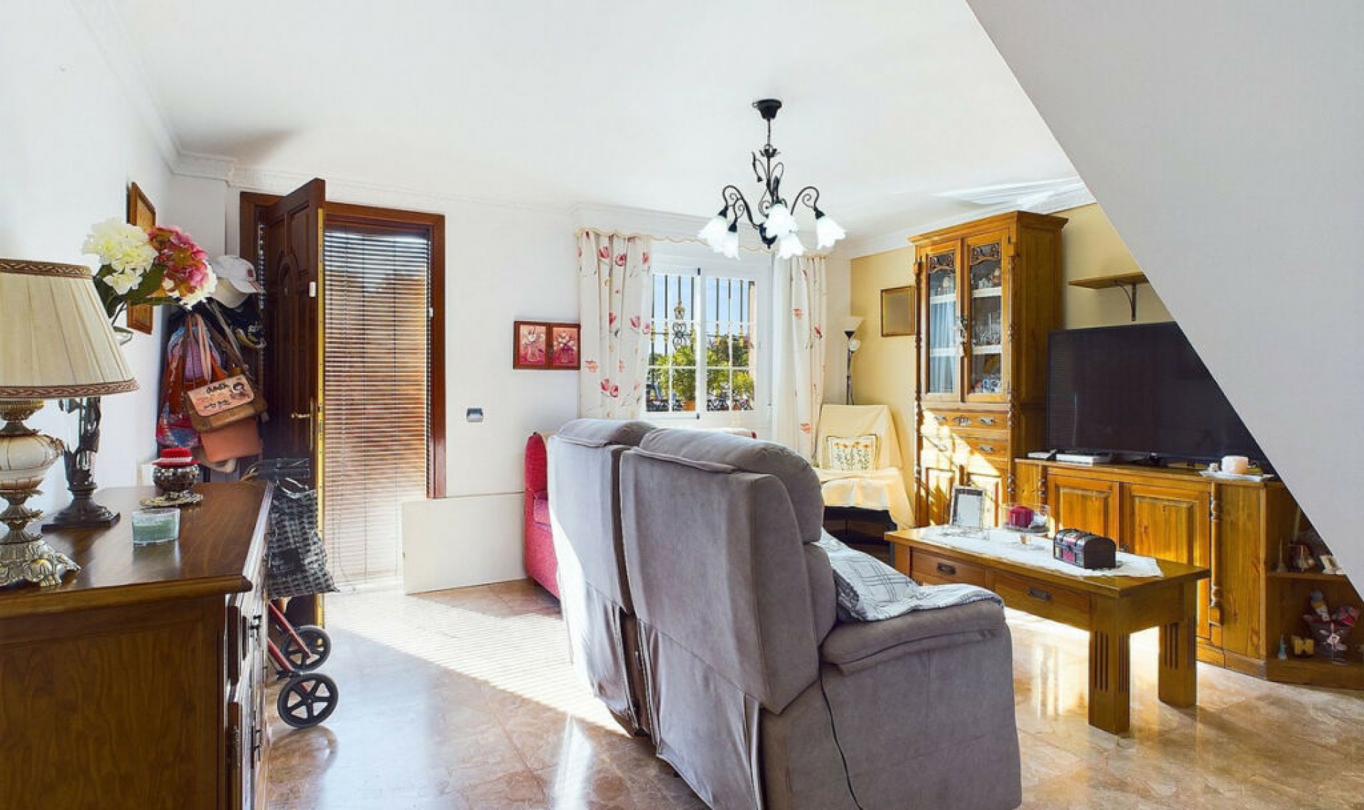 Resale - House -
Estepona