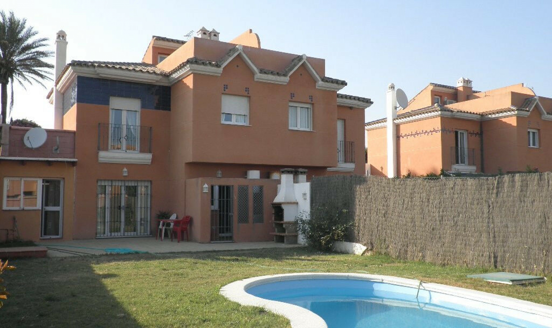 Resale - House -
Estepona