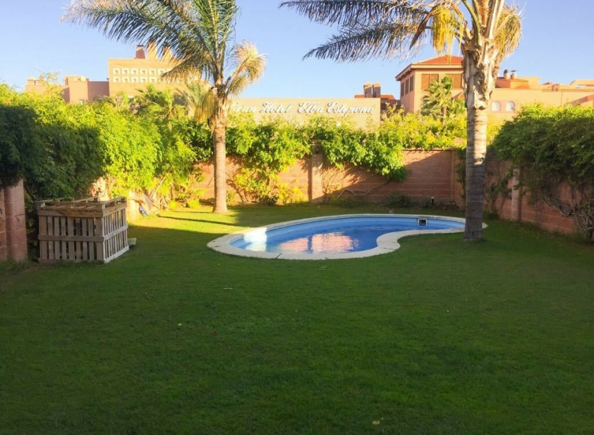 Resale - House -
Estepona