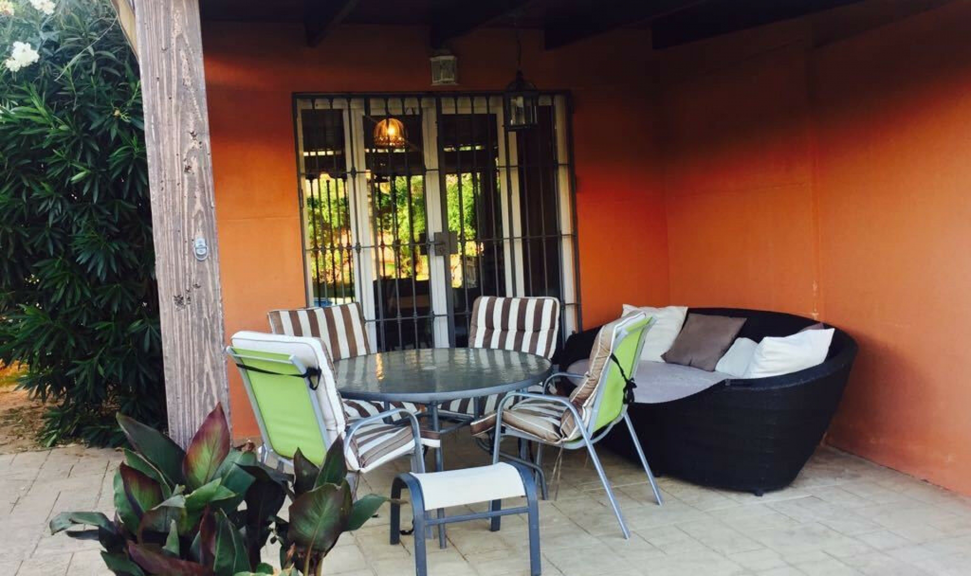 Resale - House -
Estepona