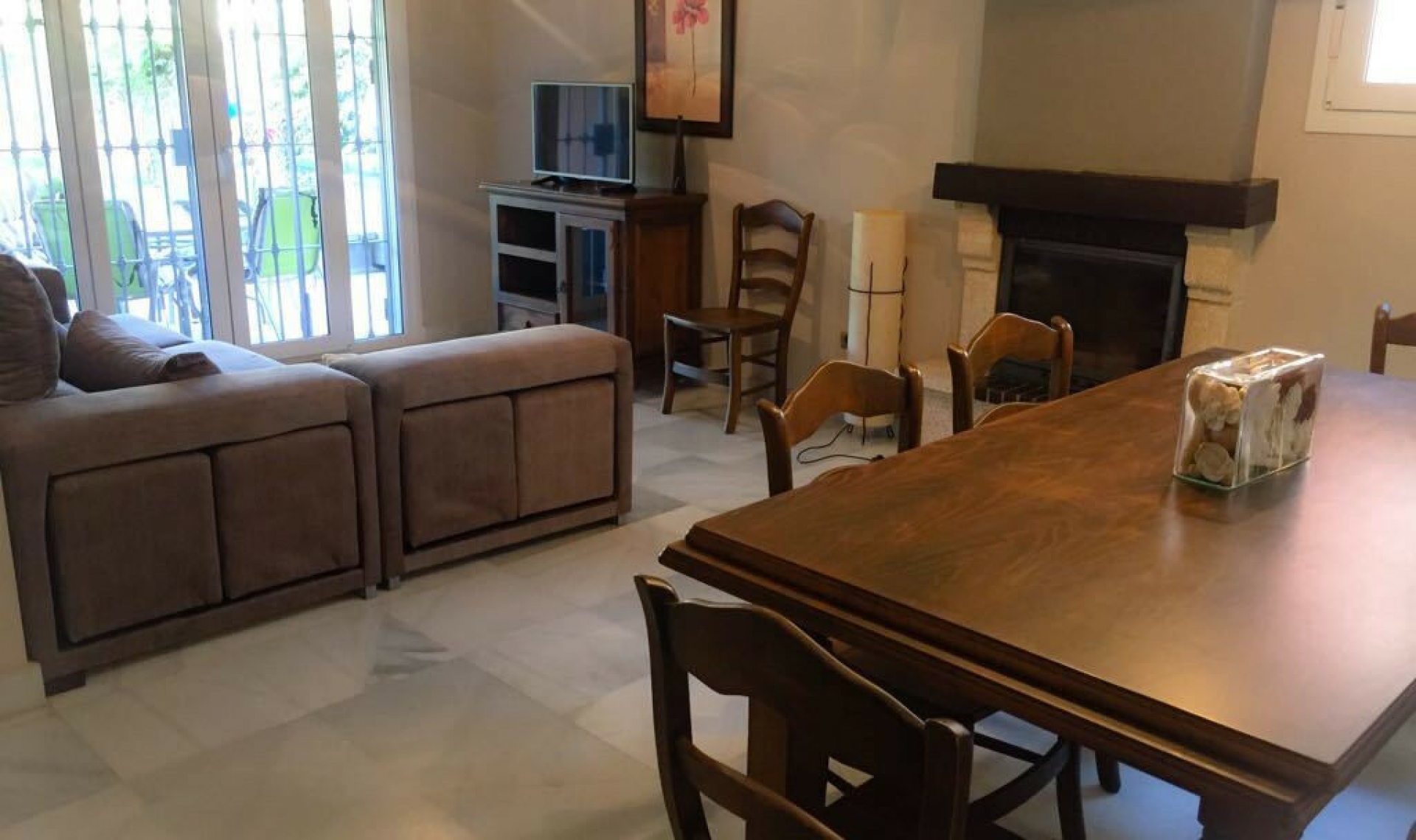 Resale - House -
Estepona