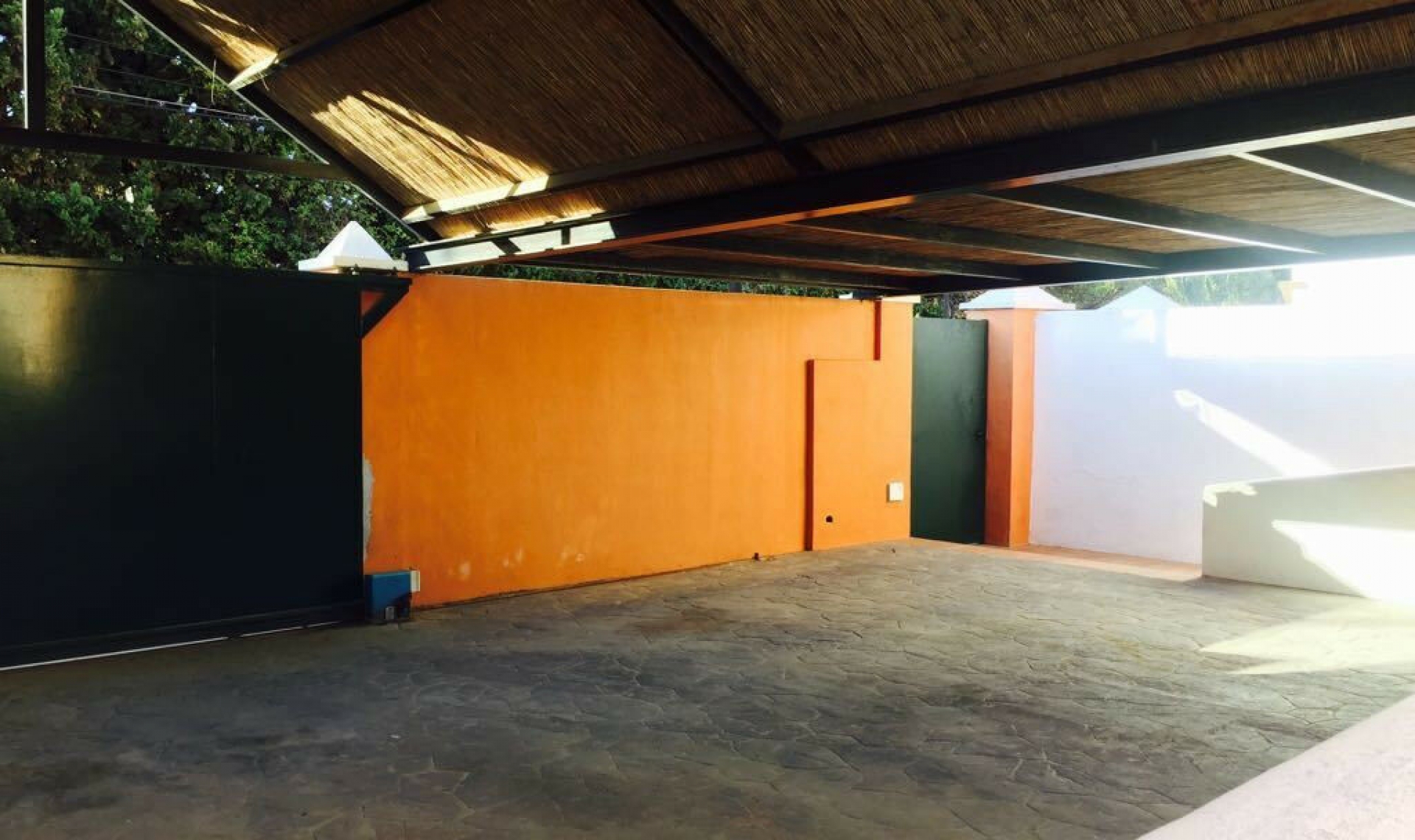 Resale - House -
Estepona