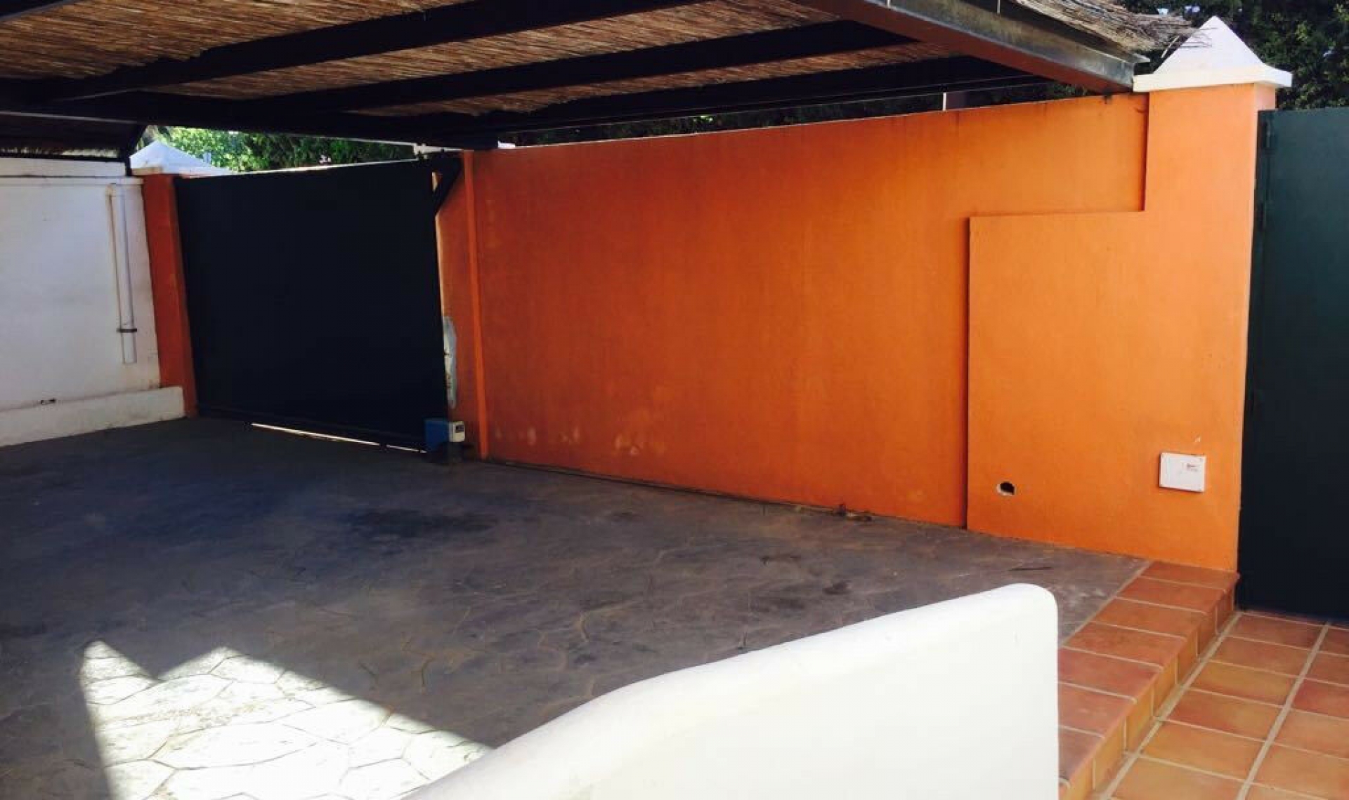 Resale - House -
Estepona