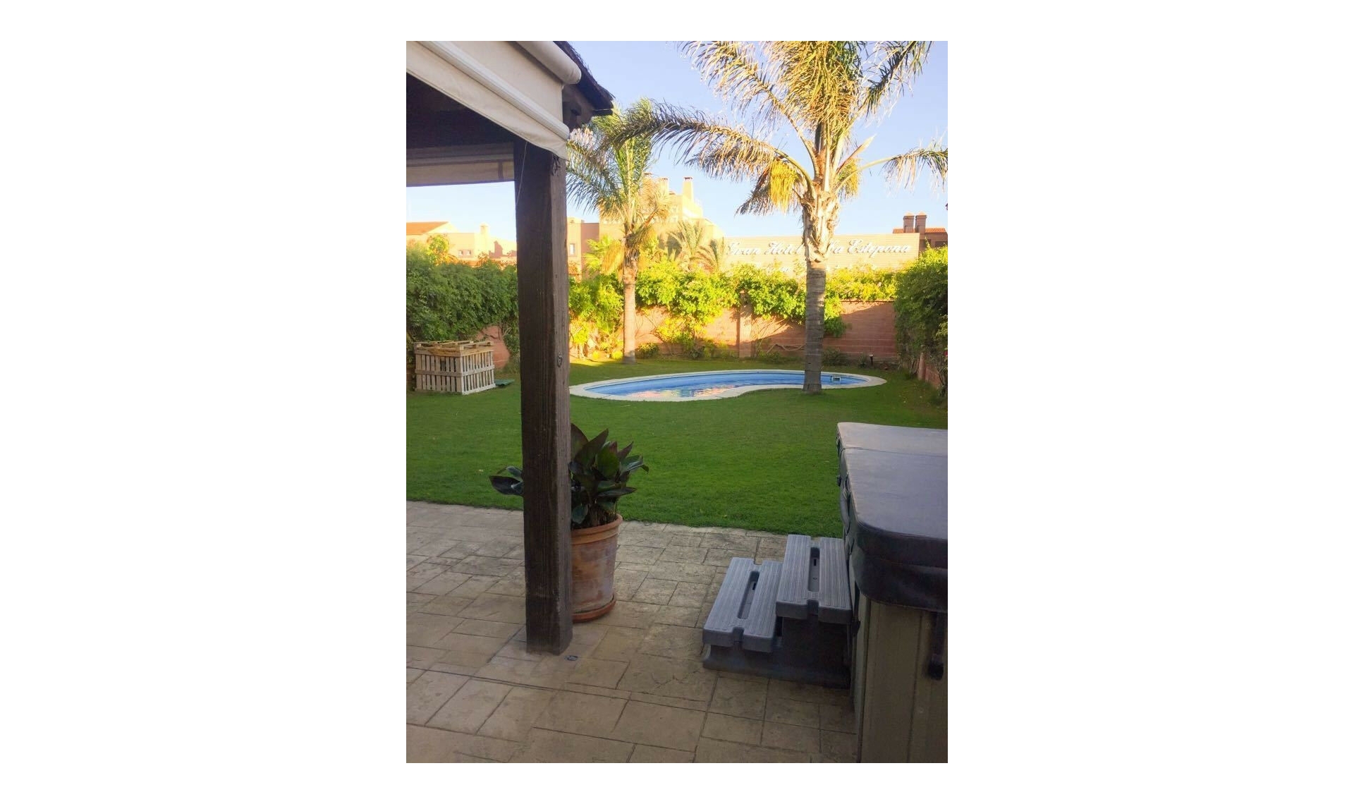 Resale - House -
Estepona