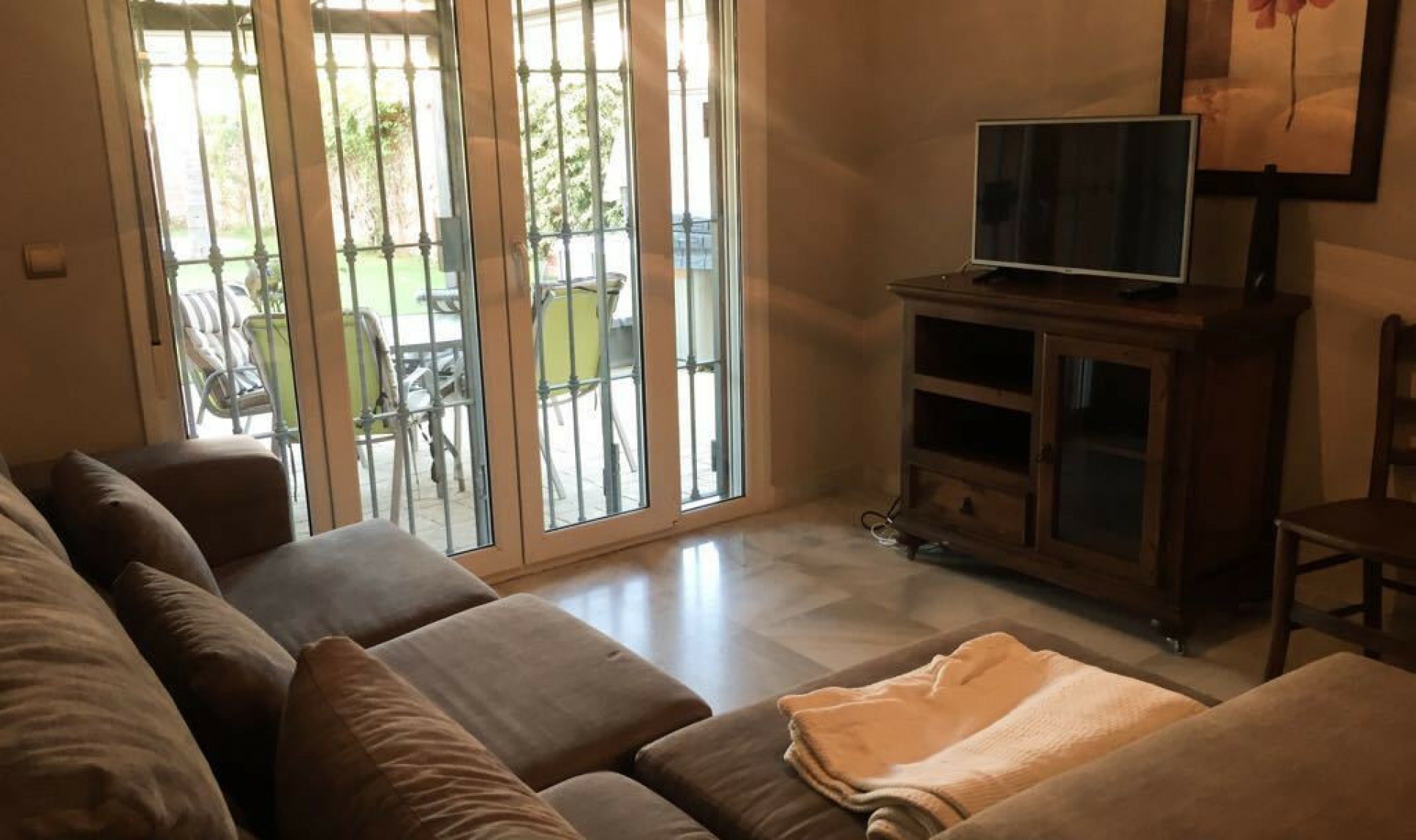 Resale - House -
Estepona