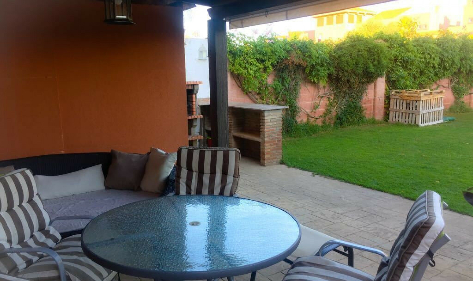 Resale - House -
Estepona