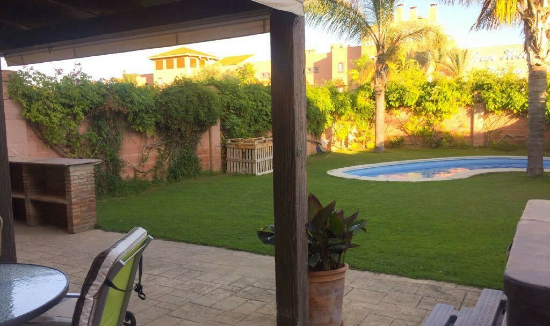 Resale - House -
Estepona
