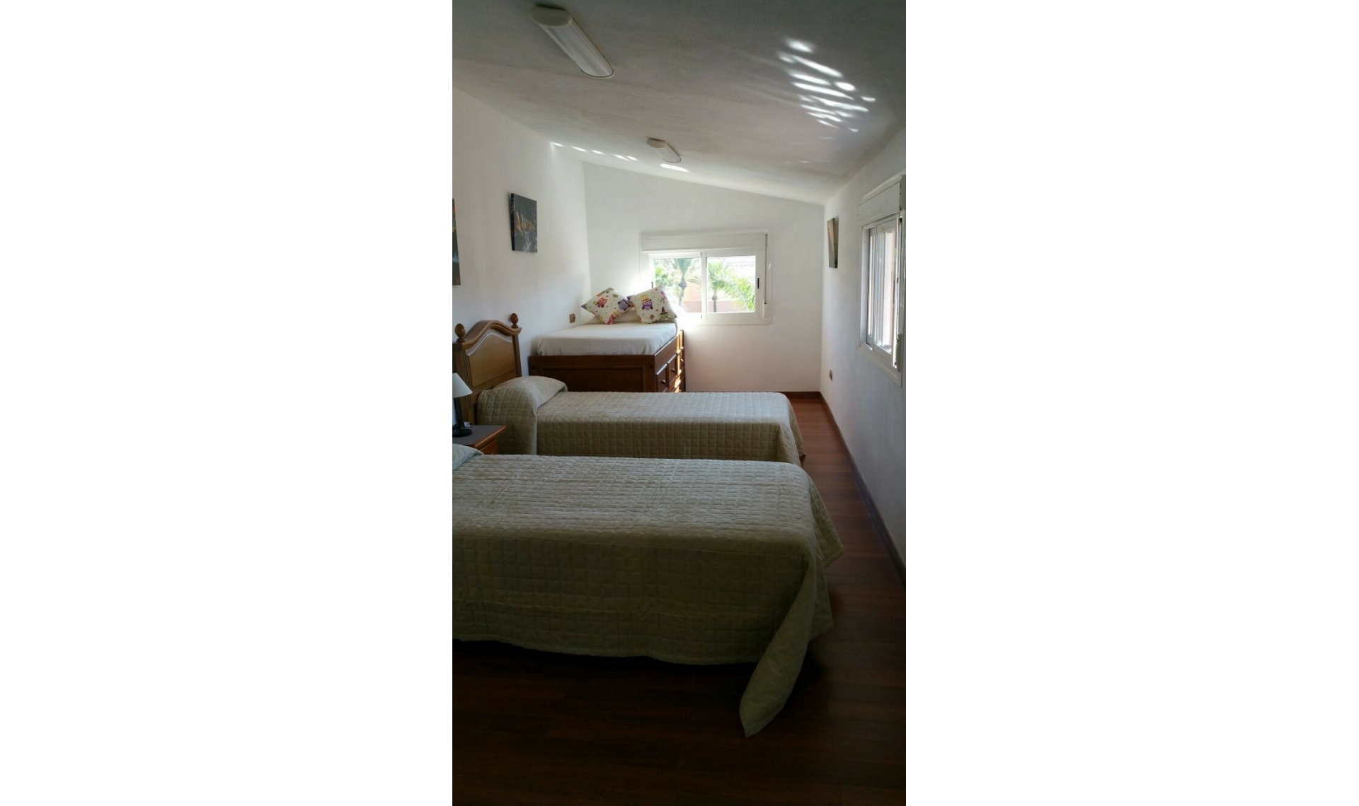 Resale - House -
Estepona