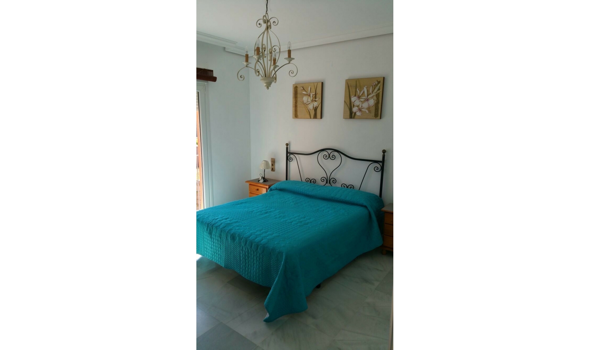 Resale - House -
Estepona