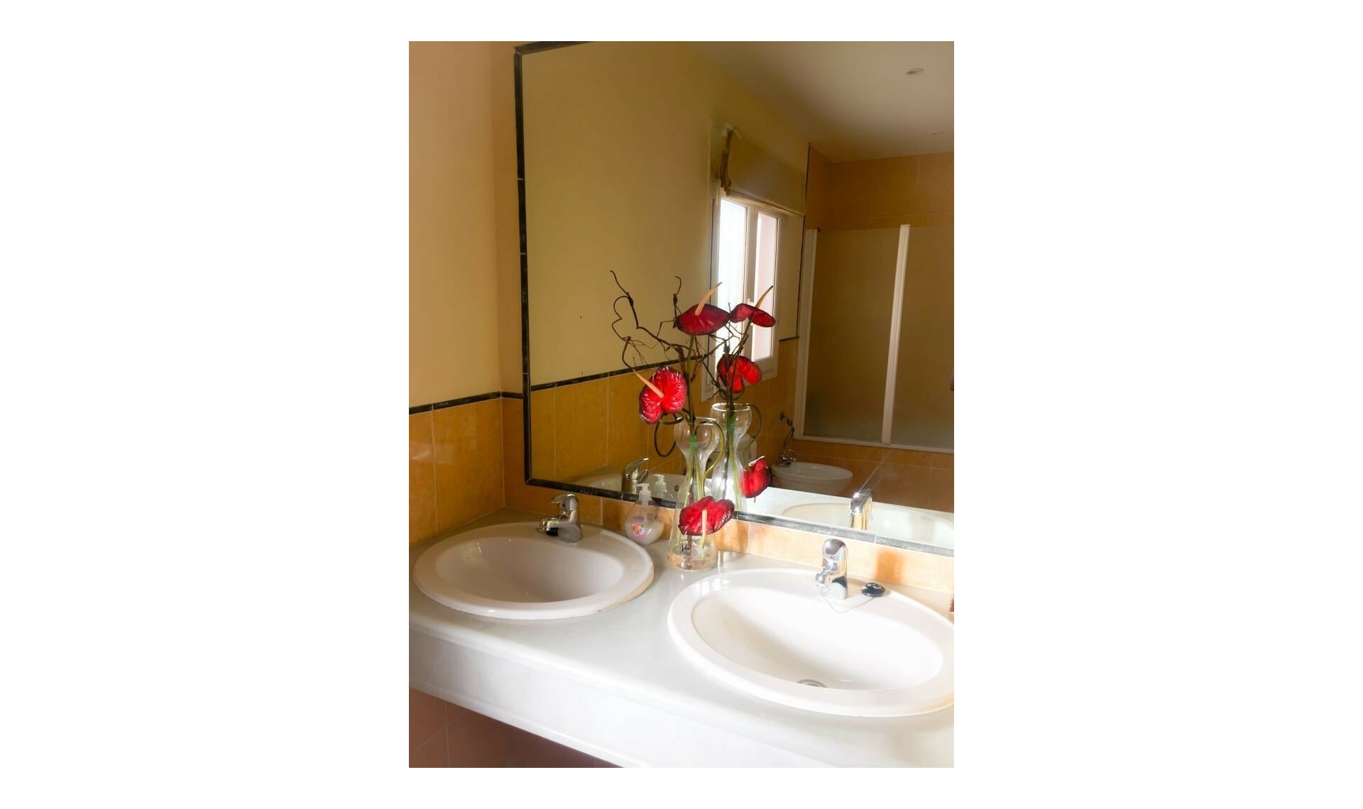 Resale - House -
Estepona
