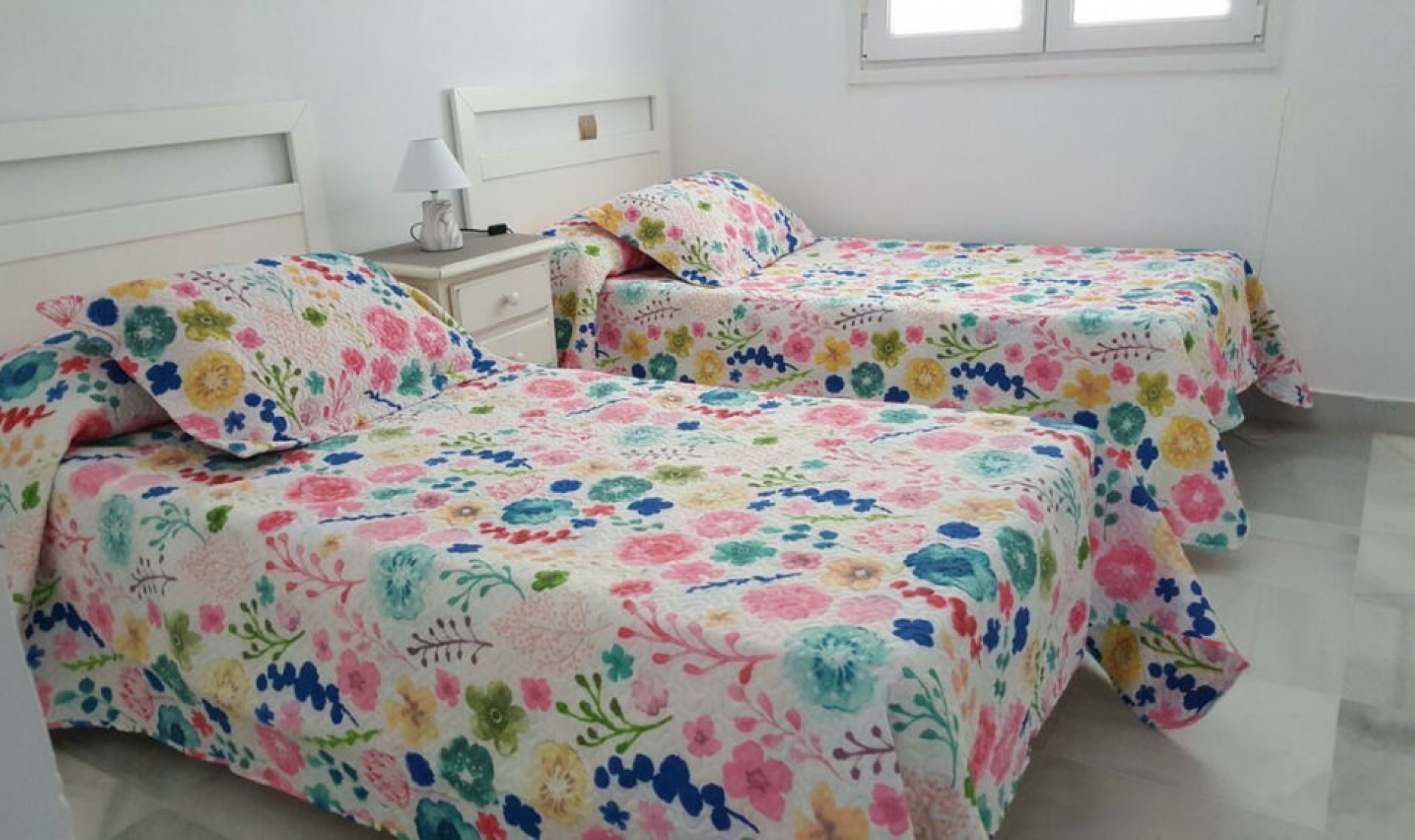 Resale - House -
Estepona