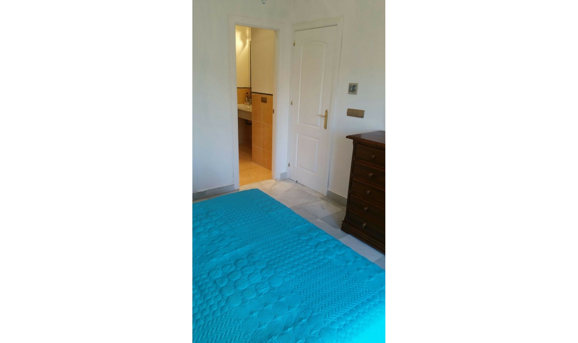 Resale - House -
Estepona
