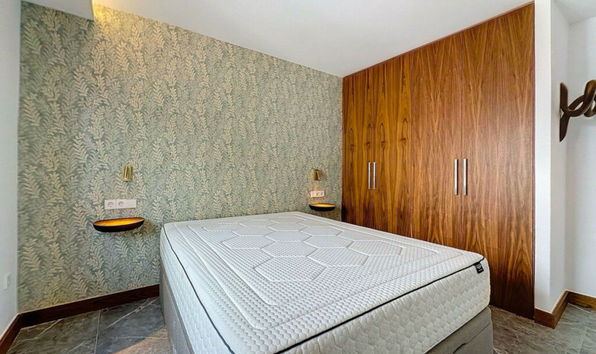 Resale - House -
Estepona